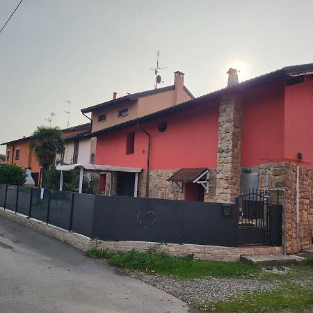 A Casa Di Luca Hotell Mediglia Exteriör bild