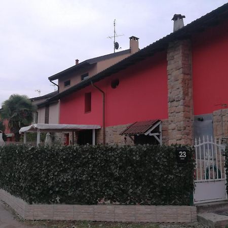 A Casa Di Luca Hotell Mediglia Exteriör bild