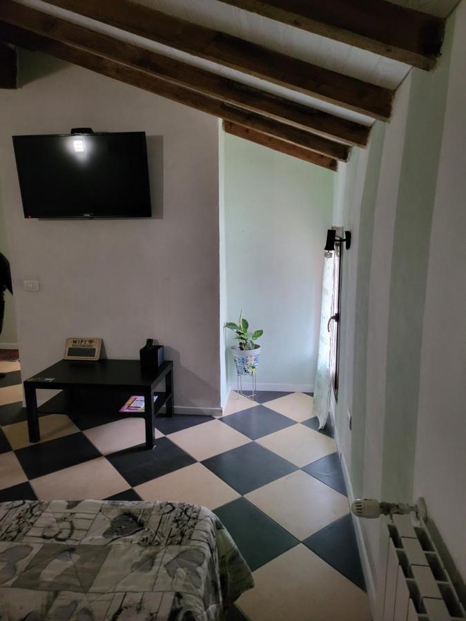A Casa Di Luca Hotell Mediglia Exteriör bild