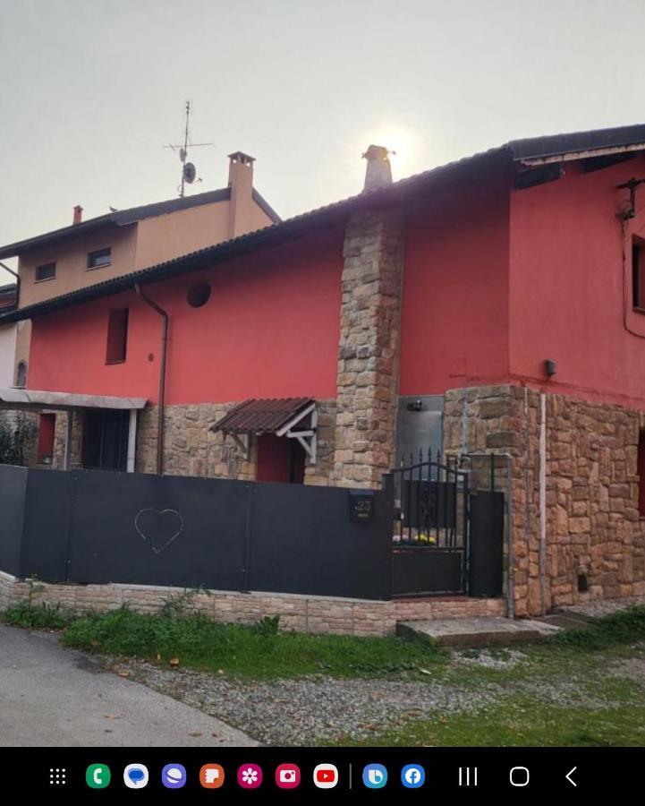 A Casa Di Luca Hotell Mediglia Exteriör bild