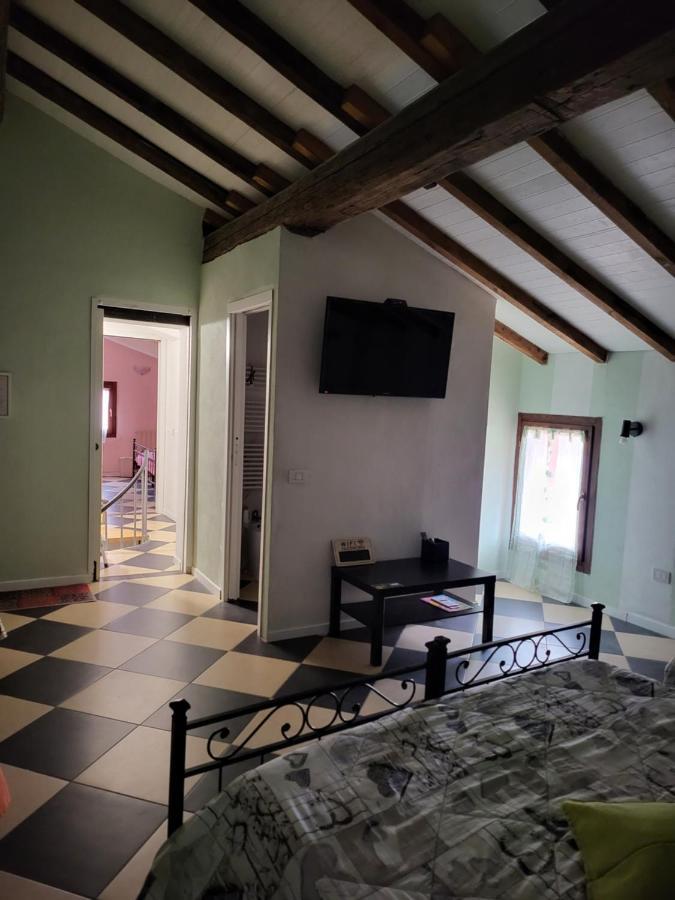 A Casa Di Luca Hotell Mediglia Exteriör bild