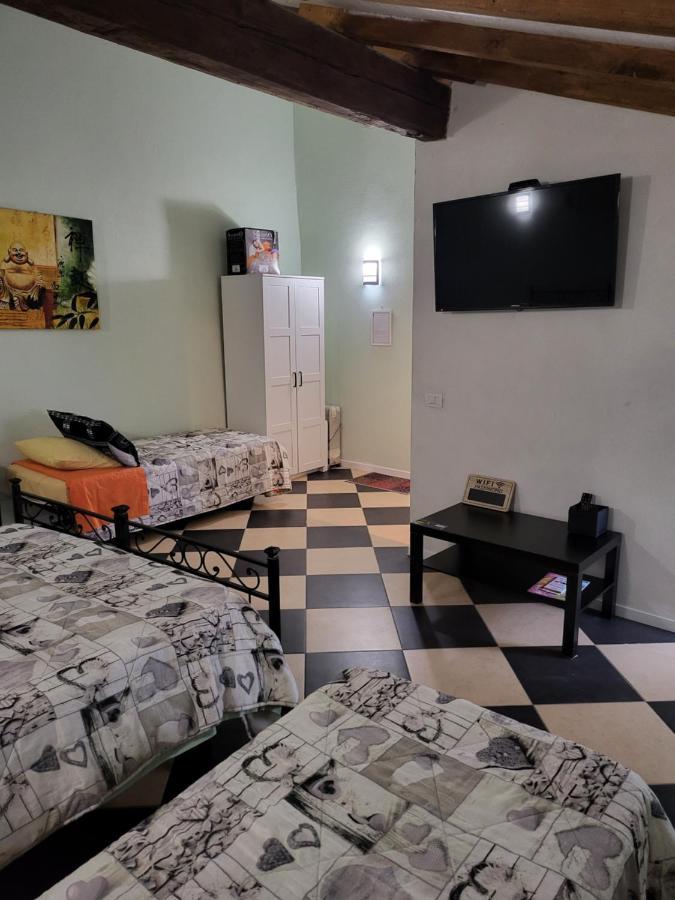 A Casa Di Luca Hotell Mediglia Exteriör bild