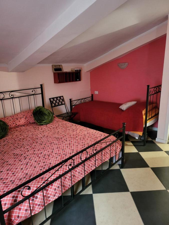 A Casa Di Luca Hotell Mediglia Exteriör bild