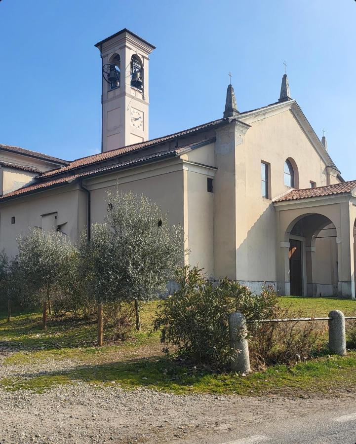 A Casa Di Luca Hotell Mediglia Exteriör bild
