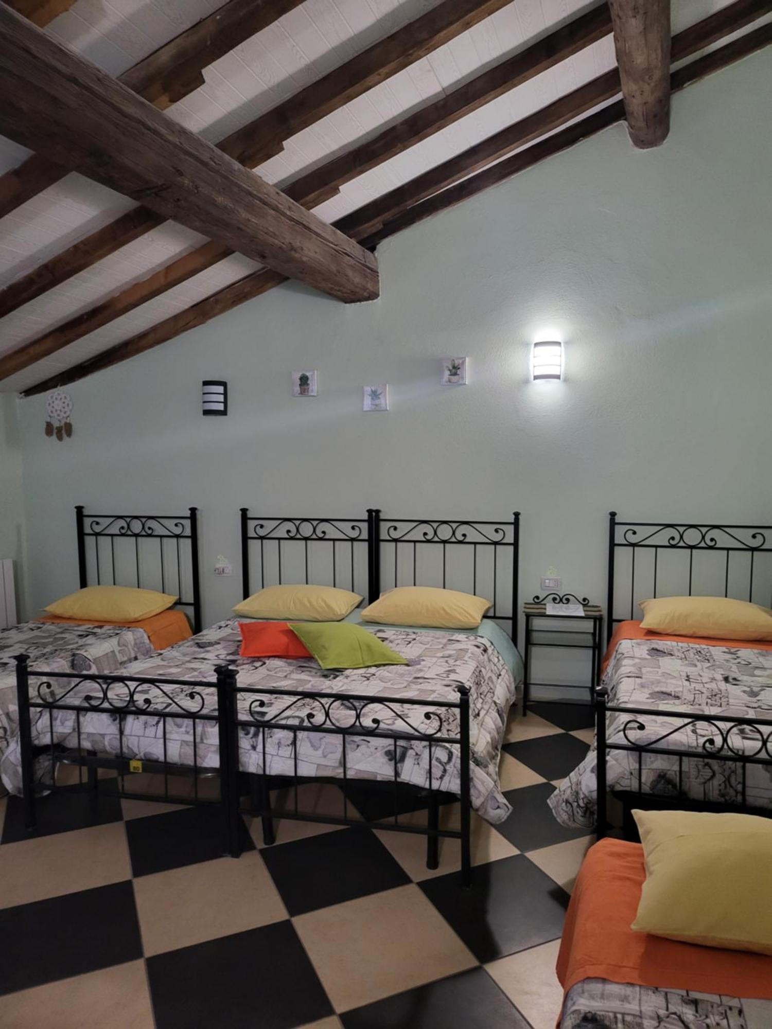 A Casa Di Luca Hotell Mediglia Rum bild