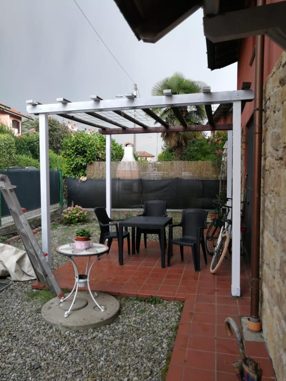 A Casa Di Luca Hotell Mediglia Exteriör bild