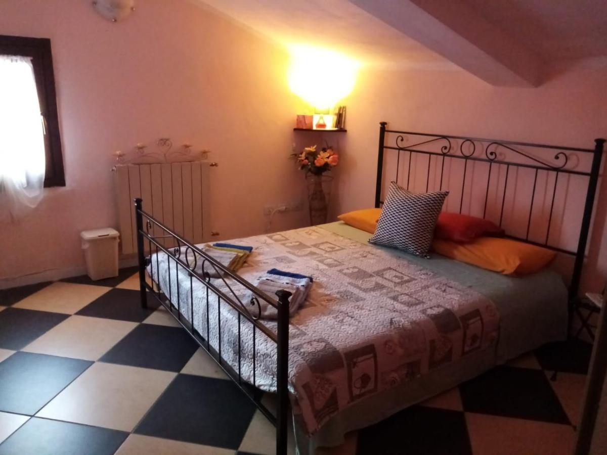 A Casa Di Luca Hotell Mediglia Exteriör bild